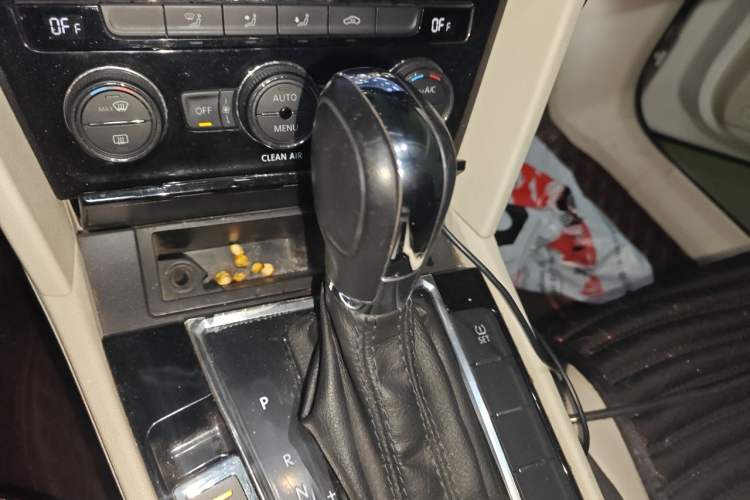 Used Volkswagen Lamando 2015 280TSI DSG Comfort Edition Gear Lever