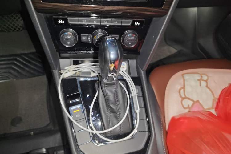 Used Volkswagen Lamando 2015 280TSI DSG Comfort Edition Gear Lever