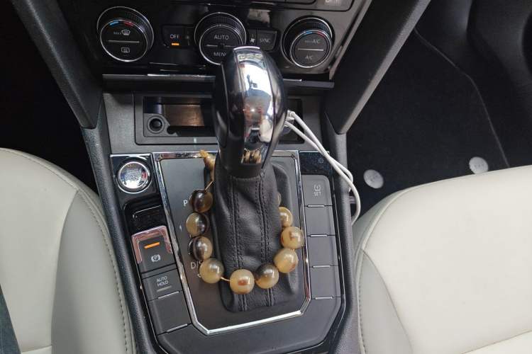 Used Volkswagen Lamando 2015 230TSI DSG Fashion Edition Gear Lever