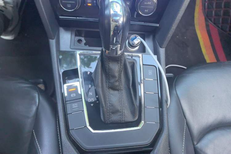 Used Volkswagen Lamando 2015 280TSI DSG Comfort Edition Gear Lever