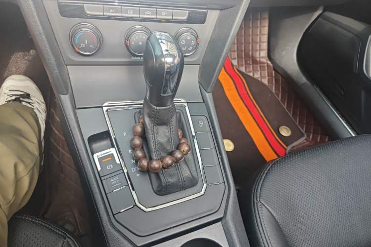 Used Volkswagen Lamando 2015 230TSI DSG Fashion Edition Gear Lever