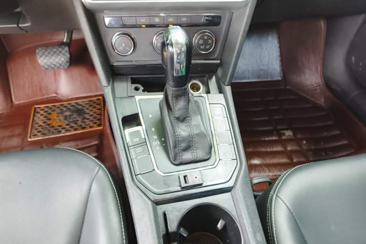 Used Volkswagen Lamando 2015 230TSI DSG Fashion Edition Gear Lever