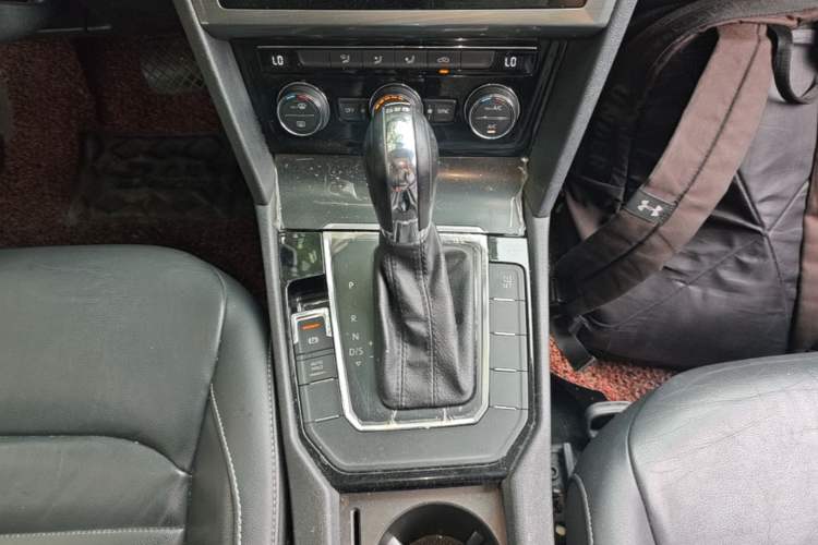 Used Volkswagen Lamando 2015 280TSI DSG Comfort Edition Gear Lever