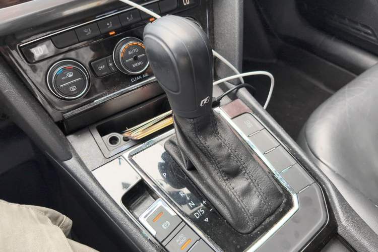 Used Volkswagen Lamando 2015 280TSI DSG Comfort Edition Gear Lever