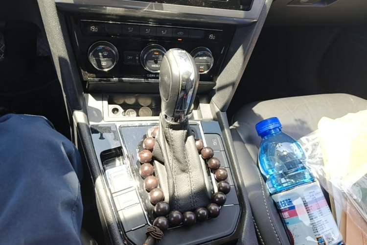 Used Volkswagen Lamando 2015 280TSI DSG Comfort Edition Gear Lever