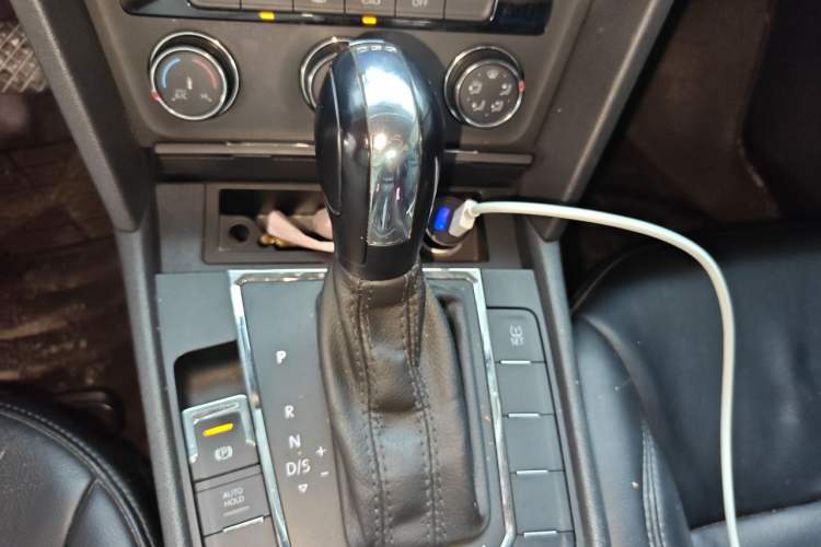 Used Volkswagen Lamando 2015 230TSI DSG Fashion Edition Gear Lever