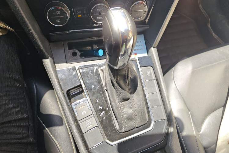 Used Volkswagen Lamando 2015 280TSI DSG Comfort Edition Gear Lever
