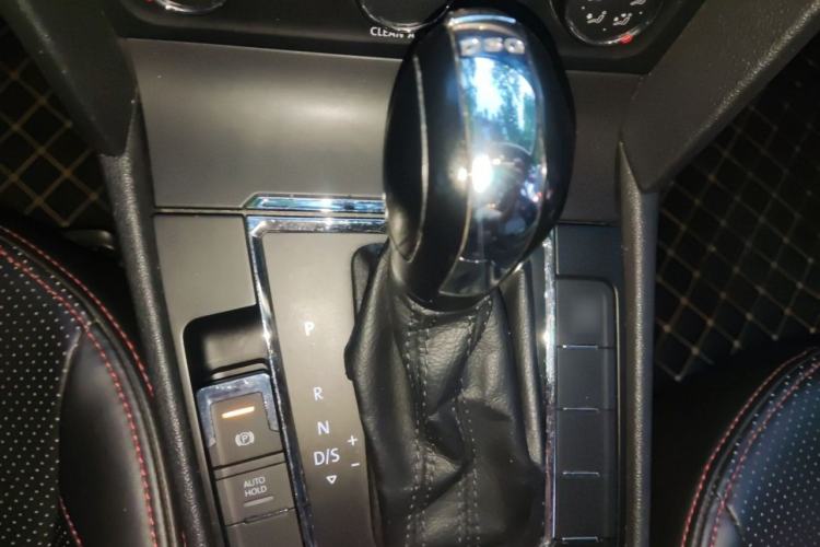 Used Volkswagen Lamando 2015 230TSI DSG Fashion Edition Gear Lever