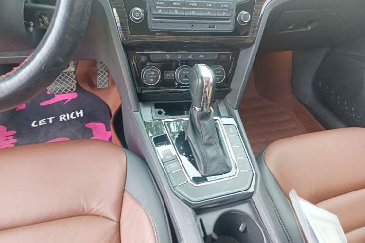 Used Volkswagen Lamando 2015 280TSI DSG Comfort Edition Gear Lever