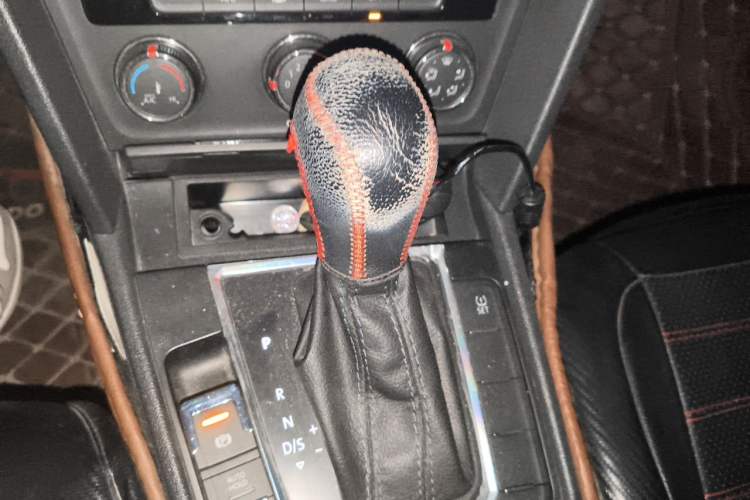 Used Volkswagen Lamando 2015 230TSI DSG Fashion Edition Gear Lever