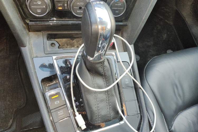 Used Volkswagen Lamando 2015 330TSI DSG Comfort Edition Gear Lever