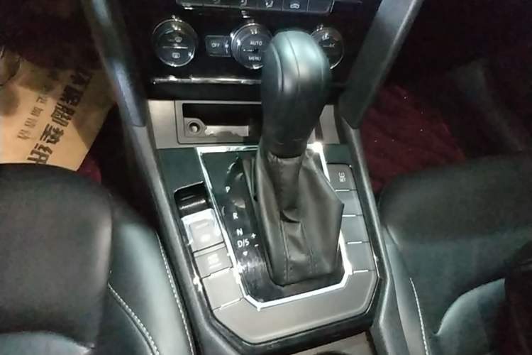 Used Volkswagen Lamando 2015 280TSI DSG Comfort Edition Gear Lever