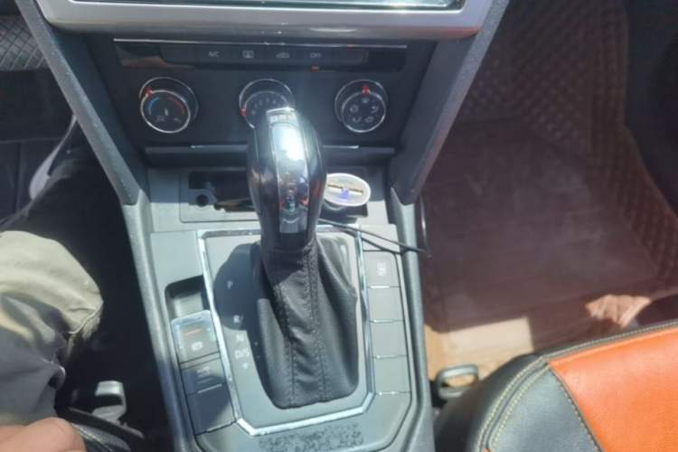 Used Volkswagen Lamando 2015 230TSI DSG Fashion Edition Gear Lever