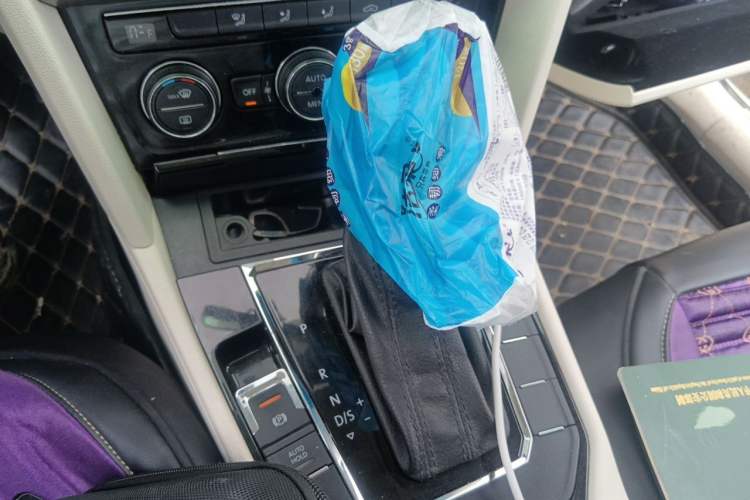 Used Volkswagen Lamando 2015 330TSI DSG Comfort Edition Gear Lever