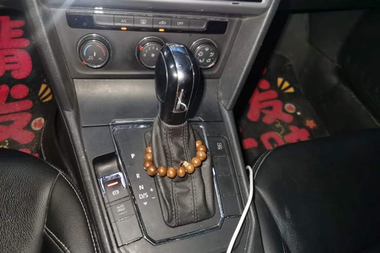 Used Volkswagen Lamando 2015 230TSI DSG Fashion Edition Gear Lever