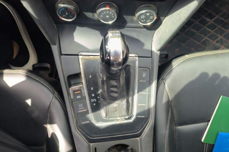Used Volkswagen Lamando 2015 230TSI DSG Fashion Edition Gear Lever