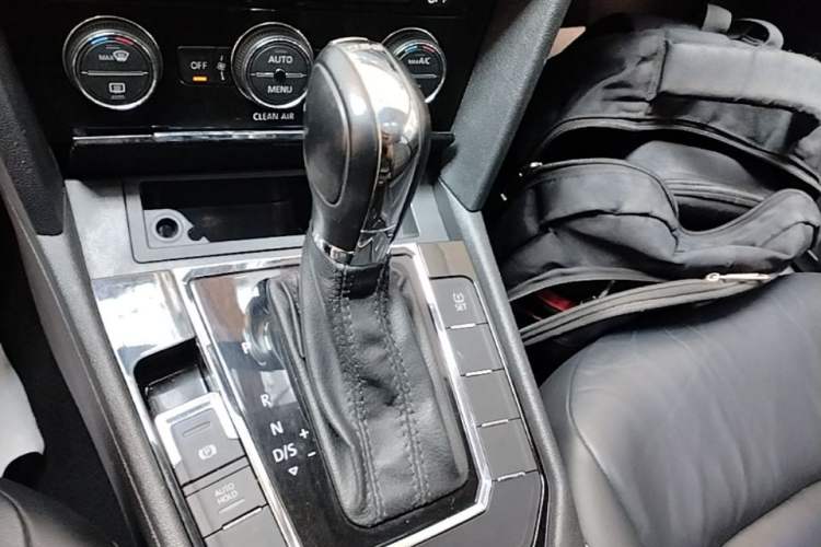 Used Volkswagen Lamando 2015 280TSI DSG Comfort Edition Gear Lever