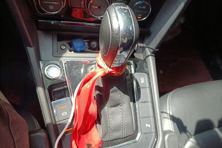 Used Volkswagen Lamando 2015 280TSI DSG Luxury Edition Gear Lever