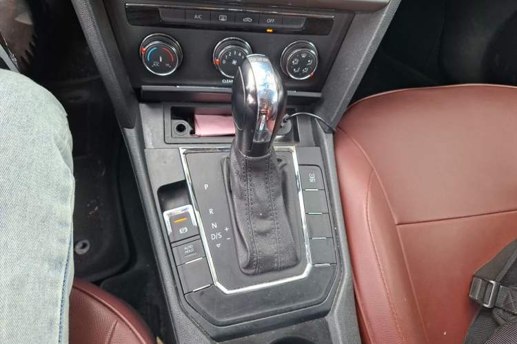 Used Volkswagen Lamando 2015 230TSI DSG Fashion Edition Gear Lever