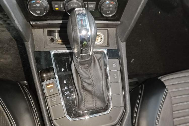 Used Volkswagen Lamando 2015 280TSI DSG Comfort Edition Gear Lever