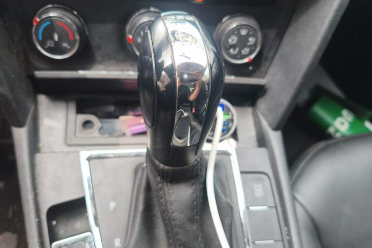 Used Volkswagen Lamando 2015 230TSI DSG Fashion Edition Gear Lever