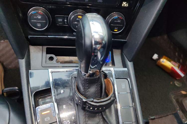 Used Volkswagen Lamando 2015 280TSI DSG Comfort Edition Gear Lever