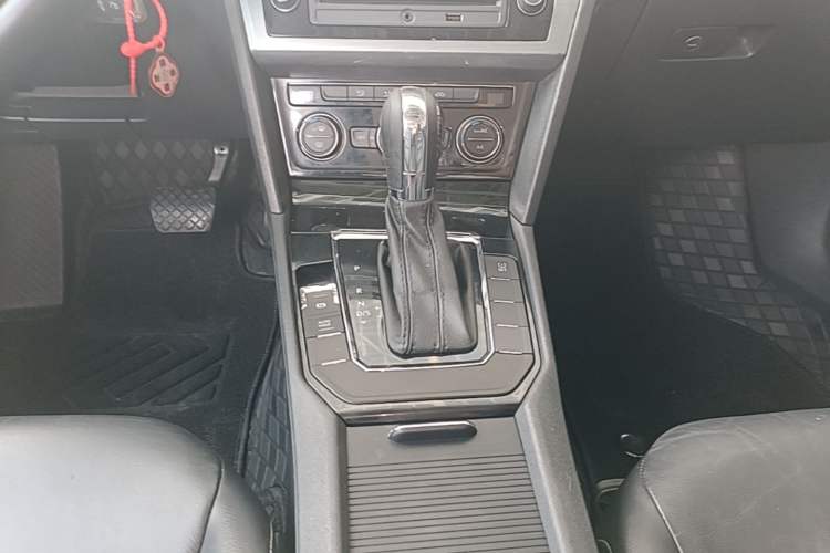 Used Volkswagen Lamando 2015 280TSI DSG Comfort Edition Gear Lever