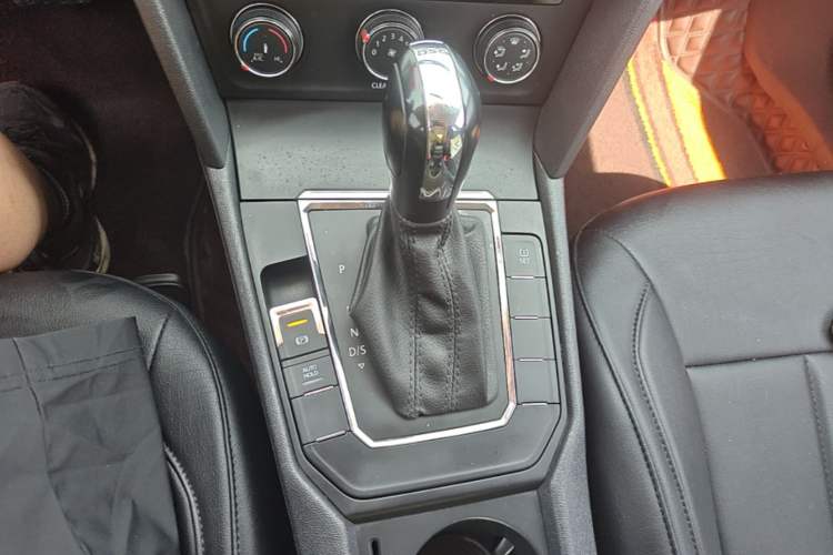 Used Volkswagen Lamando 2015 230TSI DSG Fashion Edition Gear Lever