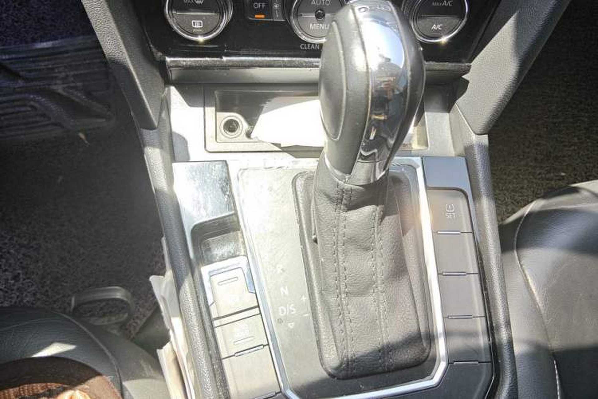 Used Volkswagen Lamando 2015 280TSI DSG Comfort Edition Gear Lever