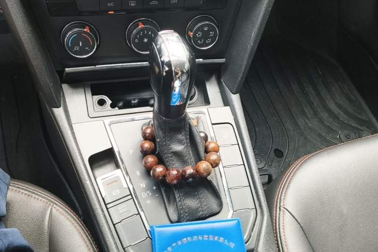 Used Volkswagen Lamando 2015 230TSI DSG Fashion Edition Gear Lever