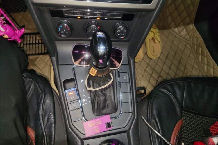 Used Volkswagen Lamando 2015 230TSI DSG Fashion Edition Gear Lever