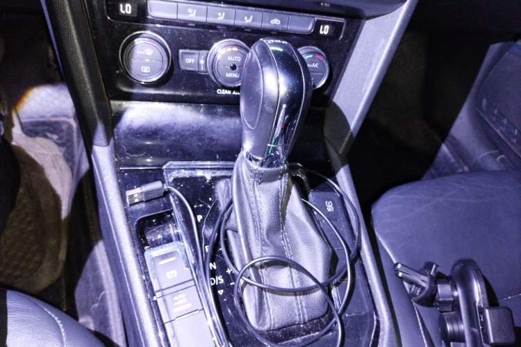 Used Volkswagen Lamando 2015 280TSI DSG Comfort Edition Gear Lever