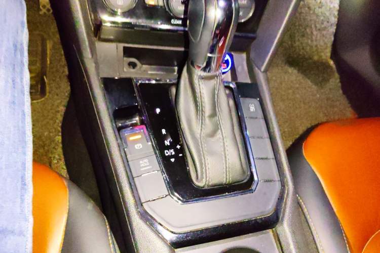 Used Volkswagen Lamando 2015 280TSI DSG Comfort Edition Gear Lever