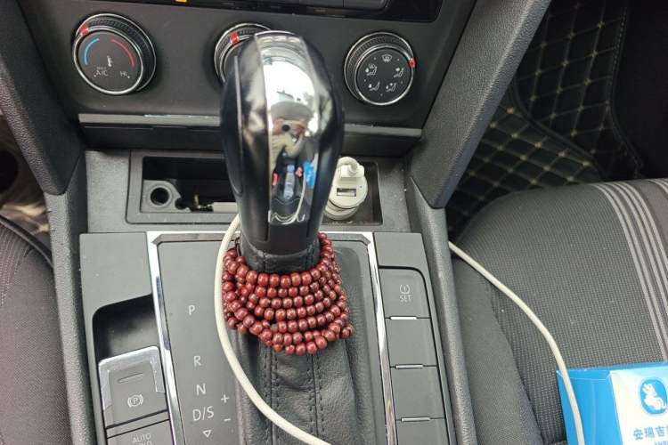 Used Volkswagen Lamando 2015 230TSI DSG Fashion Edition Gear Lever
