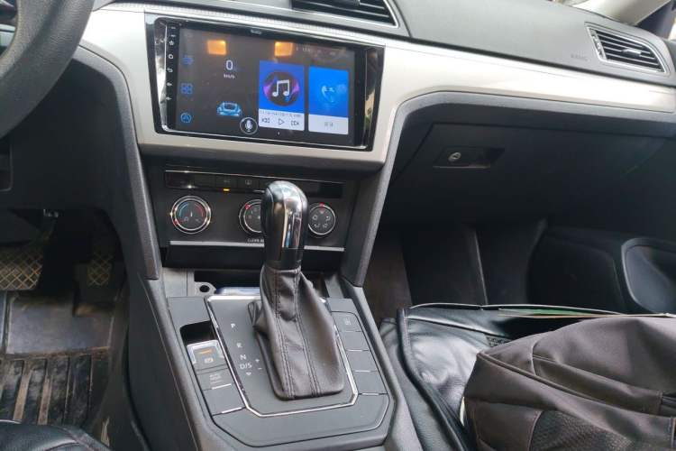 Used Volkswagen Lamando 2015 230TSI DSG Fashion Edition Gear Lever
