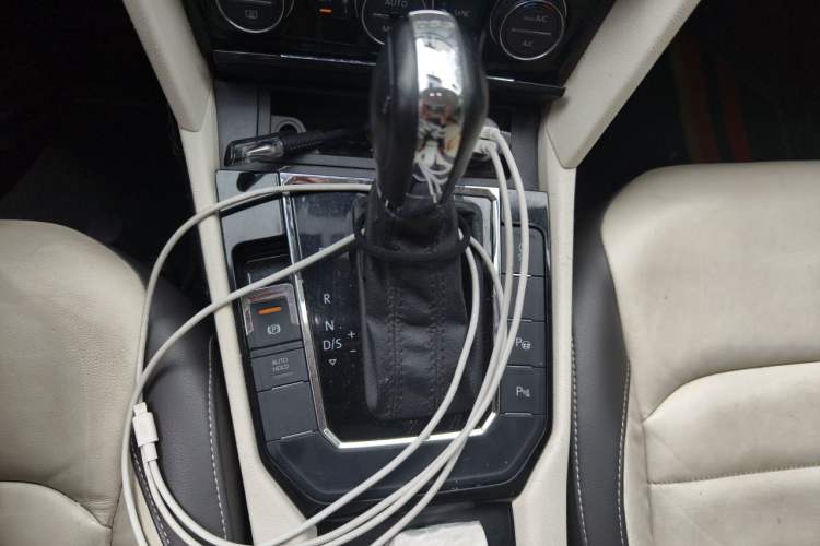 Used Volkswagen Lamando 2015 280TSI DSG Comfort Edition Gear Lever