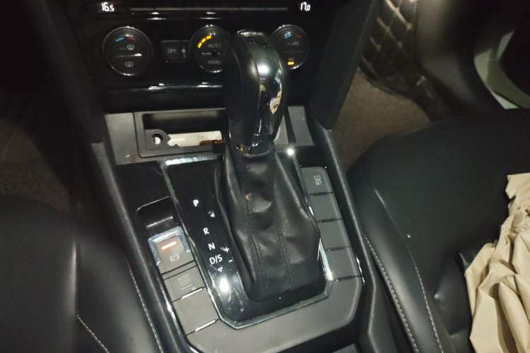Used Volkswagen Lamando 2015 280TSI DSG Comfort Edition Gear Lever