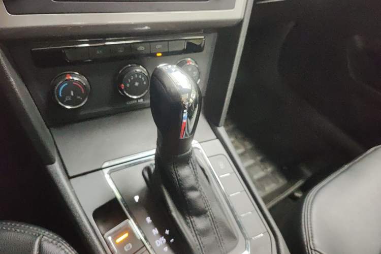 Used Volkswagen Lamando 2015 230TSI DSG Fashion Edition Gear Lever