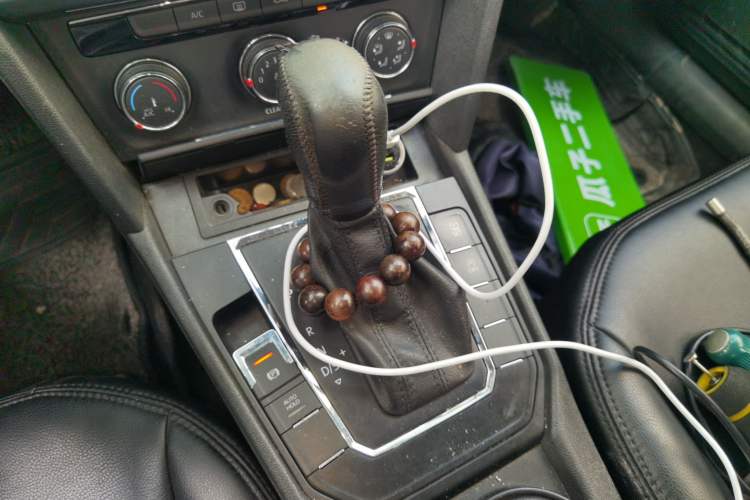 Used Volkswagen Lamando 2015 230TSI DSG Fashion Edition Gear Lever