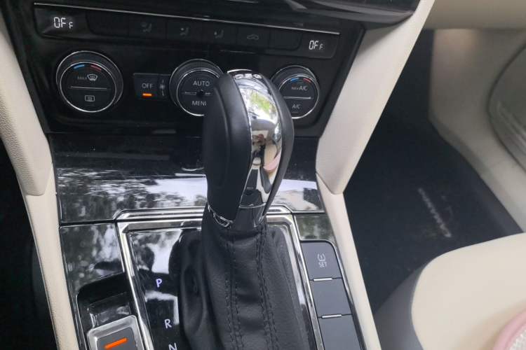 Used Volkswagen Lamando 2015 280TSI DSG Comfort Edition Gear Lever