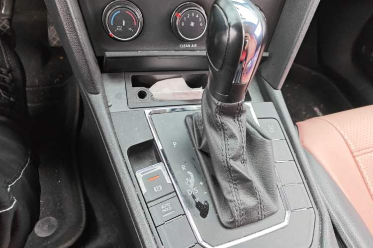 Used Volkswagen Lamando 2015 230TSI DSG Fashion Edition Gear Lever