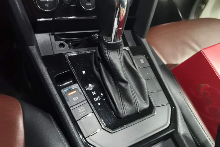Used Volkswagen Lamando 2015 280TSI DSG Comfort Edition Gear Lever