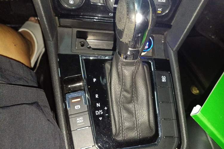 Used Volkswagen Lamando 2015 280TSI DSG Comfort Edition Gear Lever