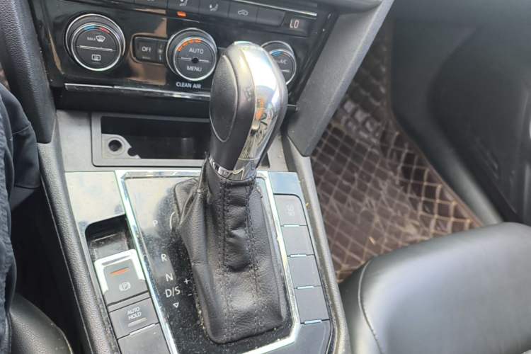 Used Volkswagen Lamando 2015 280TSI DSG Comfort Edition Gear Lever