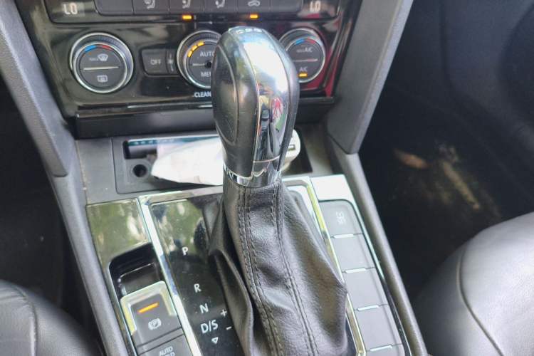 Used Volkswagen Lamando 2015 280TSI DSG Comfort Edition Gear Lever