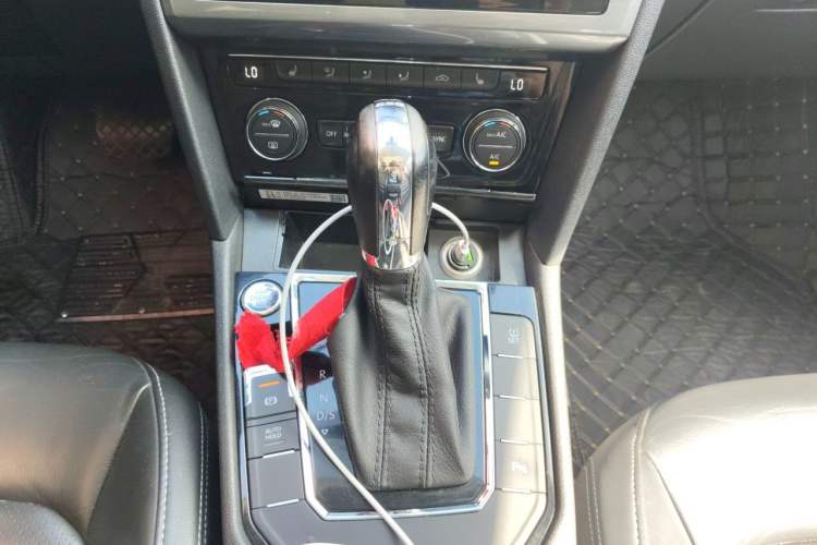 Used Volkswagen Lamando 2015 280TSI DSG Luxury Edition Gear Lever