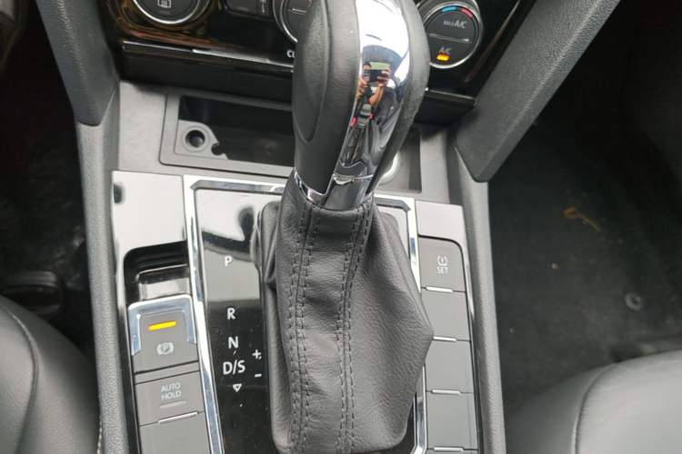 Used Volkswagen Lamando 2015 280TSI DSG Comfort Edition Gear Lever
