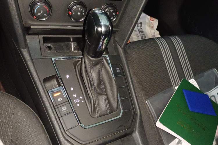 Used Volkswagen Lamando 2015 230TSI DSG Fashion Edition Gear Lever