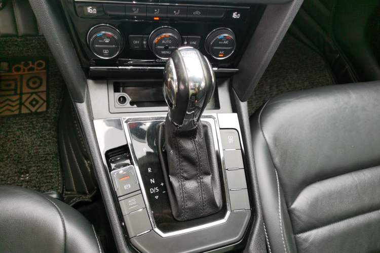 Used Volkswagen Lamando 2015 280TSI DSG Comfort Edition Gear Lever