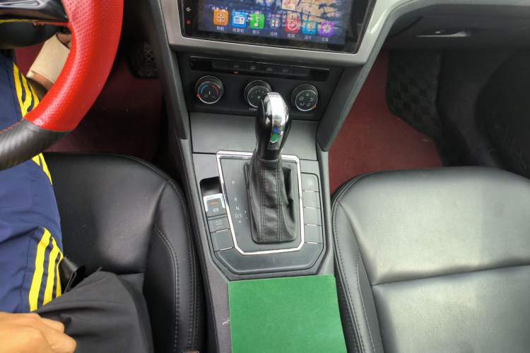 Used Volkswagen Lamando 2015 230TSI DSG Fashion Edition Gear Lever